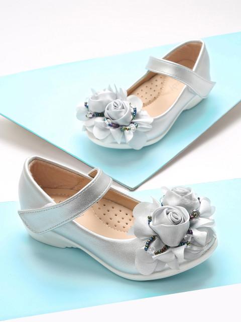 Walktrendy by Walkinlifestyle Girls Silver-Toned Solid Pumps